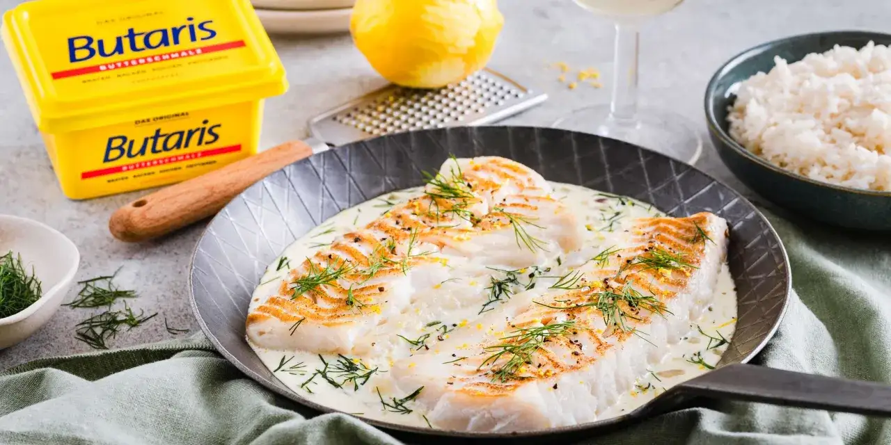 Gebratener Kabeljau in cremiger Sauce mit Dill und Zitrone. Perfekt dazu passt Reis. Butaris Butter schmalz ist die Geheimzutat.