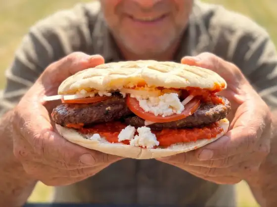 Saftige Pljeskavica grillen - das einfache Rezept