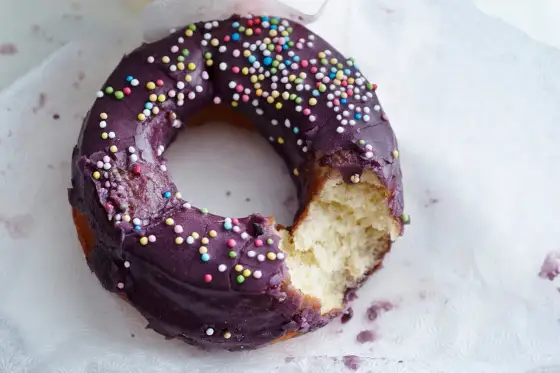 Donuts-Rezept mit Hefeteig - luftig, goldbraun und glasiert